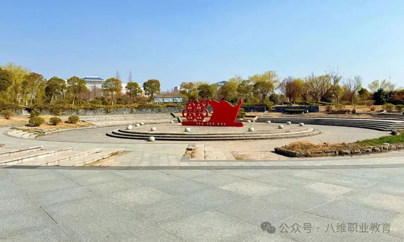 2025年八維教育就業(yè)數(shù)據(jù)深度解析：高薪率、對(duì)口率與產(chǎn)業(yè)適配力全景報(bào)告