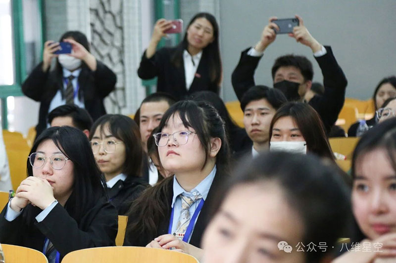 八維教育學(xué)校招生啟動！零基礎(chǔ)也能學(xué)IT？2025年熱門專業(yè)+真實(shí)就業(yè)數(shù)據(jù)全解析