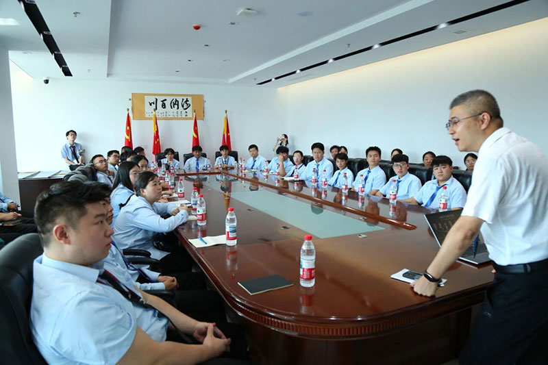 八維教育學(xué)校招生啟動！零基礎(chǔ)也能學(xué)IT？2025年熱門專業(yè)+真實(shí)就業(yè)數(shù)據(jù)全解析